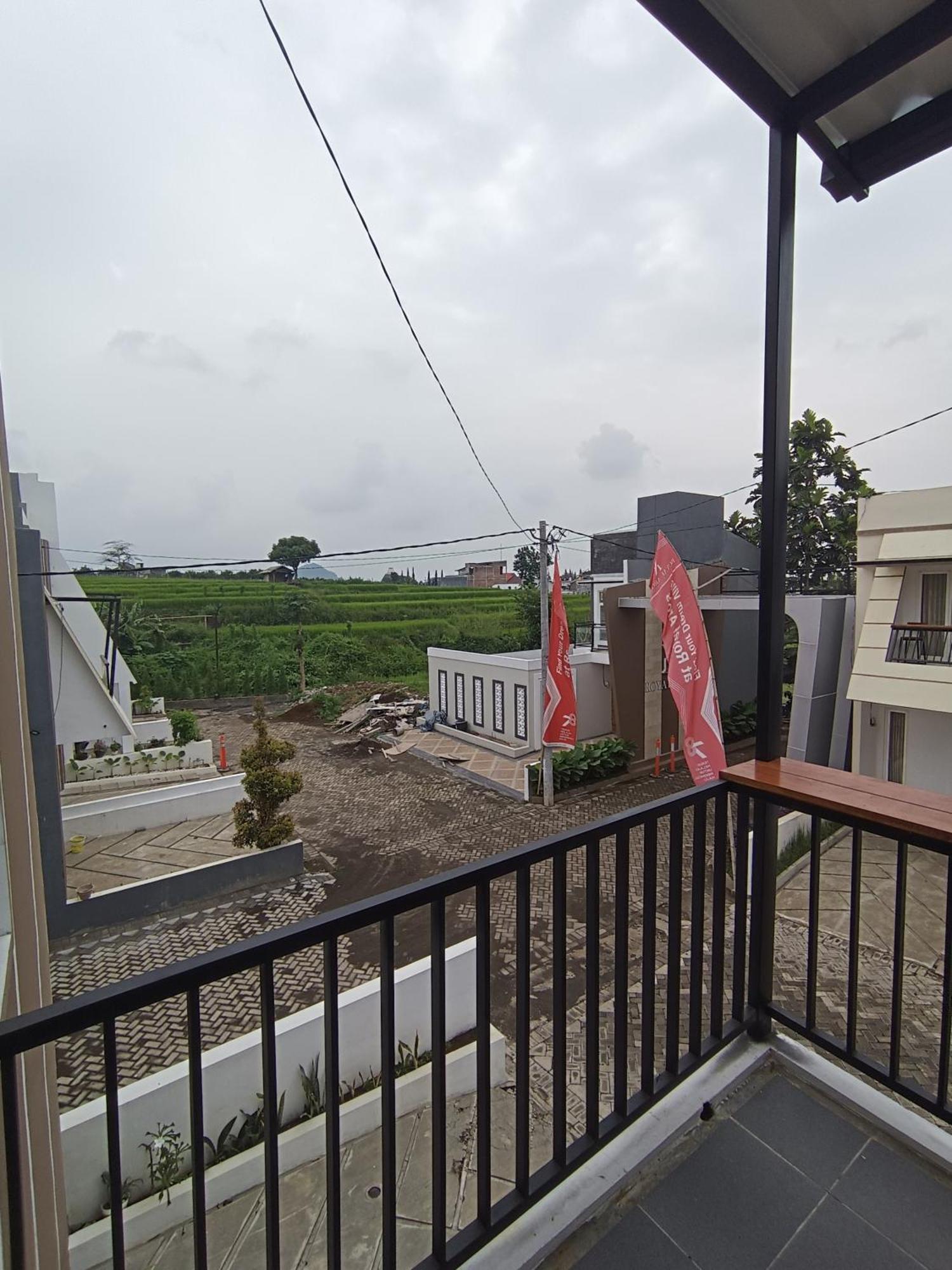 Villa Royal Arois Syariah Dekat Jatim Park 3 Tlekung Buitenkant foto