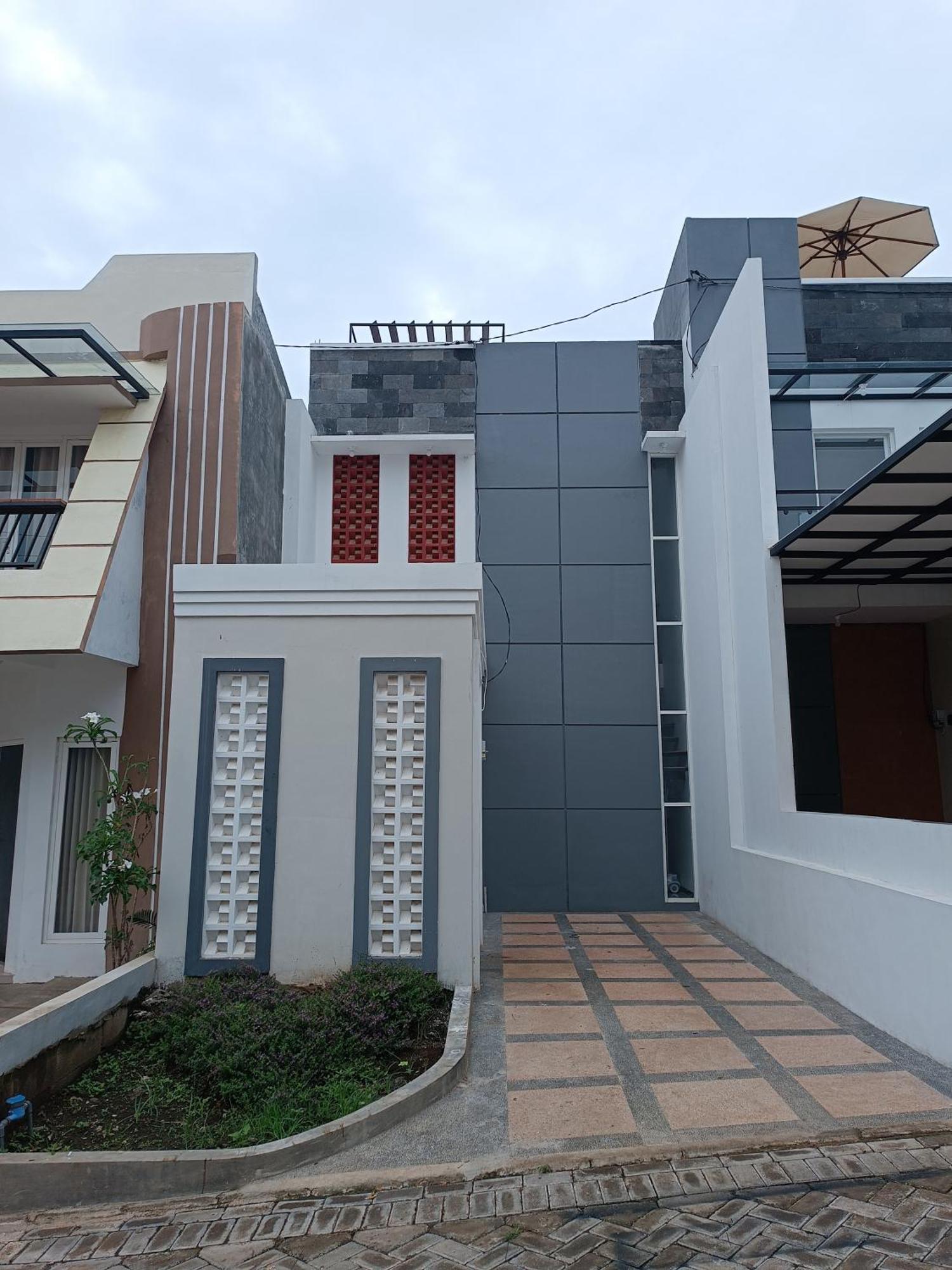 Villa Royal Arois Syariah Dekat Jatim Park 3 Tlekung Buitenkant foto